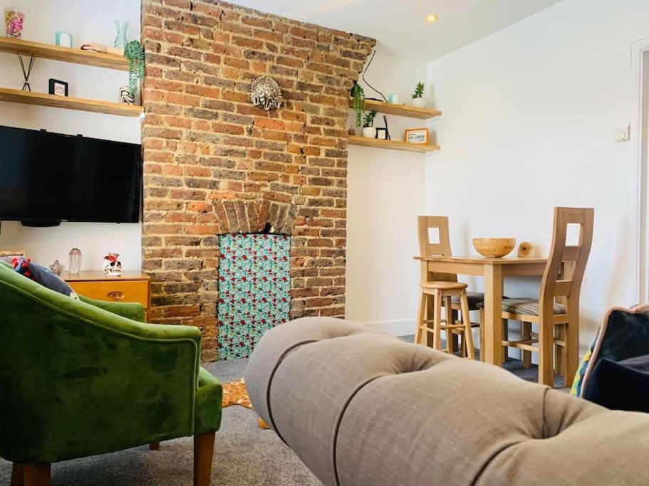 Funky 2 Bedroom Apartment In Town Centre Hastings Exterior foto