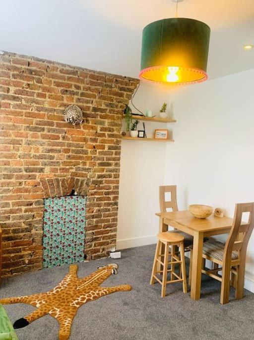 Funky 2 Bedroom Apartment In Town Centre Hastings Exterior foto